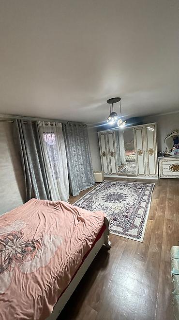 кок жар ж м: Дом с отдельным двором и навесом, кирпичный забор по периметру — 10