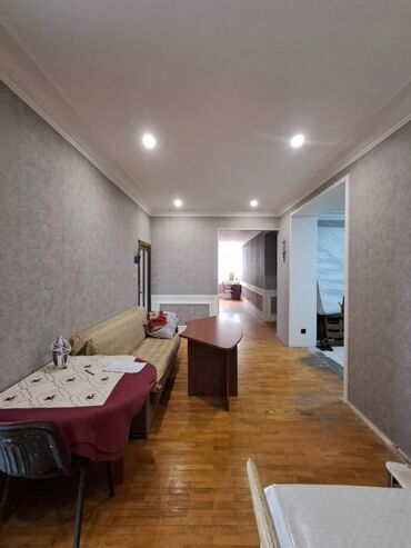 Uzunmüddətli kirayə mənzillər: 🏢 Yeni tikilidə təmirli ev kirayə verilir – yalnız bəylər üçün ✅ Əla — 1