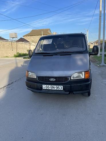 guzgu manitor: Ford Transit furqon tipli yük/miniven avtomobili. Şəkillərdə boz — 1
