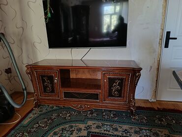 Qonaq otağı dəstləri: TV altlığı — 4