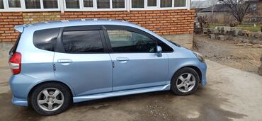 б у авто: Honda Fit: 2002 г., 1.3 л, Автомат, Бензин