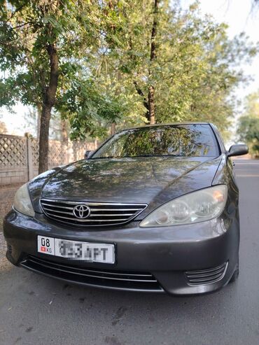 вит машина: Автомобиль Toyota Camry, модель седан, выполнен в сером цвете