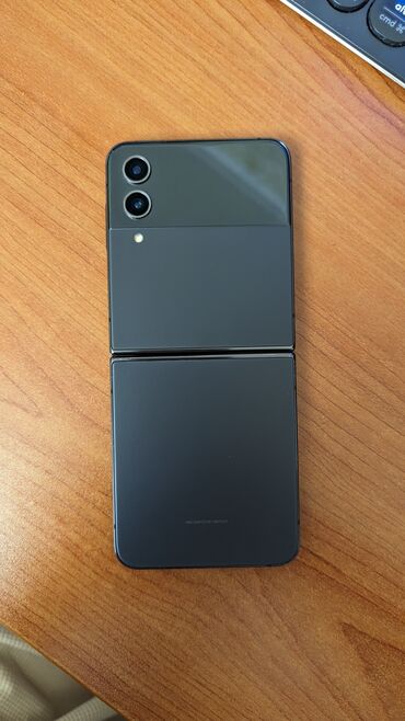 ротер: Samsung Galaxy Z Flip 4, Б/у, 256 ГБ