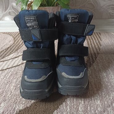 черный плащ: Детская обувь для мальчика -зимние сапоги 35 размер 700 сом и туфли