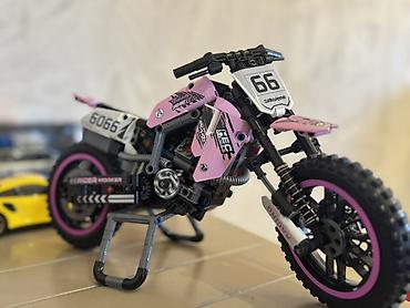 İncəsənət və kolleksiyalar: Konstruksiya dəsti – texniki motosiklet modeli - Rəng: çəhrayı/qara — 2
