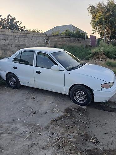 ltz rs bufer: Ağ rəngli sedan avtomobil Xüsusiyyətlər: - Korpus: 4 qapılı sedan — 2