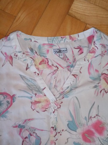 Košulje i bluze: BLUZA.
PRELEPOG LAGANOG DEZENA U NEŽNIM BOJAMA
Veličina 42 na lalafo.rs - slika 4 BLUZA.
PRELEPOG LAGANOG DEZENA U NEŽNIM BOJAMA
Veličina 42 - Beograd - slika 4