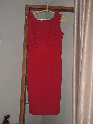 haljine od poliestera: M (EU 38), color - Red, Evening, Short sleeves at lalafo.rs haljine od poliestera: M (EU 38), color - Red, Evening, Short sleeves