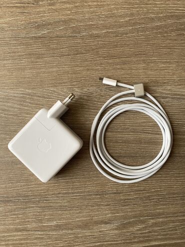 modem adaptoru: MagSafe 3 (MacBook Air M2 üçün) - Öz adaptrımı Bakıda unutduğum üçün