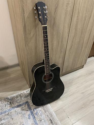 Продаю гитару цена 5500