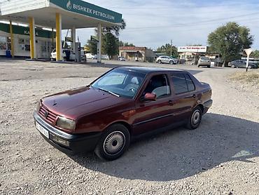 панорама на спринтер: Volkswagen Vento: 1993 г., 1.8 л, Механика, Бензин, Седан — 1