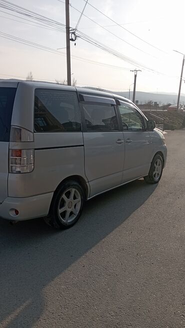 Toyota: Toyota Noah: 2003 г., 2 л, Автомат, Бензин, Минивэн