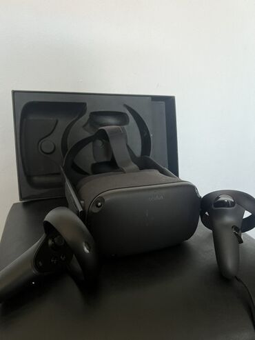 štapni mikser 3 u 1 lidl: Oculus Quest 2 VR naglavni set u crnoj boji, dolazi sa dva kontrolera