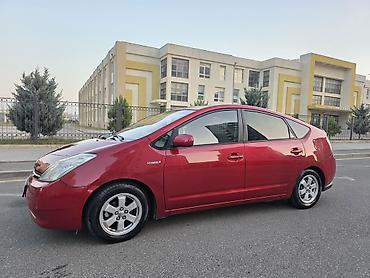 prius qranat: Toyota Prius (2-ci nəsil) hibrid hetçbek - Rəng: qırmızı - Kuzov: 5 — 7