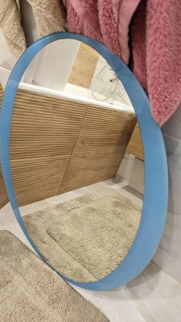 зеркало душ: Продам зеркало, состояние б/у овальное, 80x60см, есть пара мелких
