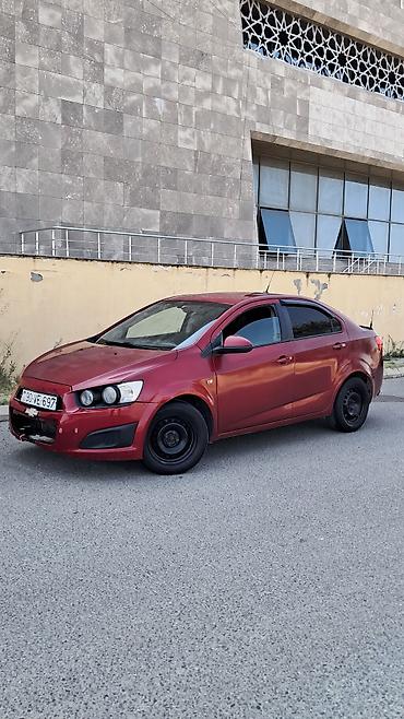 mercedes 208 d: Chevrolet Aveo sedan – qırmızı rəng, 4 qapı. Texniki və komfort — 7