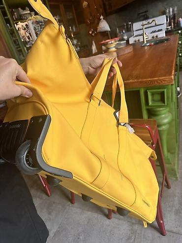 Çamadanlar: Sarı rəngli təkərli səyahət çantası/duffel - Parlaq sarı rəng, suya — 2