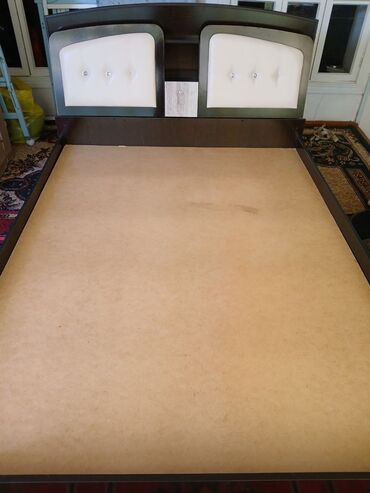 Другая мебель: Двуспальная кровать, почти новый — 2