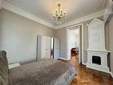 divan fabrikası: İcarəyə verilir 2 otaqlı köhnə tikili 80 m², Sahil m. Kateqoriya — 7
