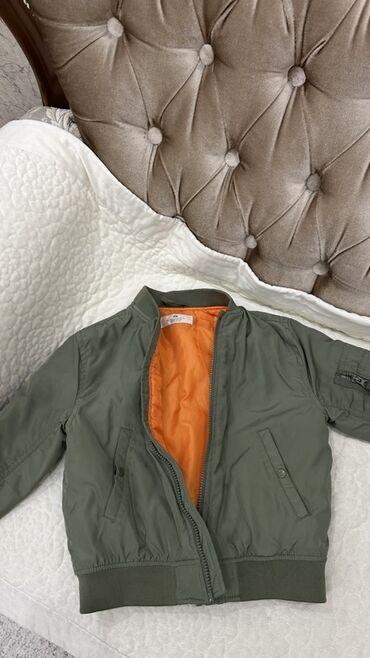 платье из панбархата на шифоне: Детская куртка-бомбер H&M - Цвет: хаки с контрастной lalafo.kg да платье из панбархата на шифоне: Детская куртка-бомбер H&M - Цвет: хаки с контрастной