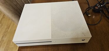 купить xbox one: "X-box one S" игровая приставка. В отличном состоянии. ideal