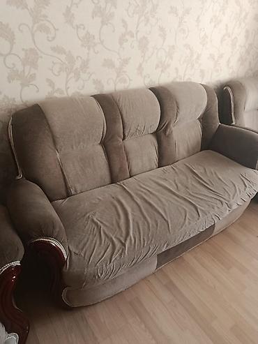 Klassik üslubda yumşaq mebel dəsti - Tərkibi: 1 dənə üçnəfərlik divan