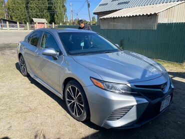 срочно продам авто в связи с переездом: Toyota Camry: 2018 г., 2.5 л, Автомат, Бензин, Седан