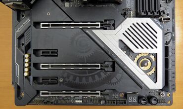 Matične ploče: AMD Ryzen 7 5700X3D + ASRock X570 Taichi Wi-Fi & Bluetooth — 7