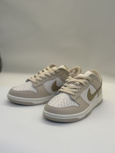 кроссовки для баскетбола: Продаю привозной Nike air Jordan ( Original ) женские ! Цвет 