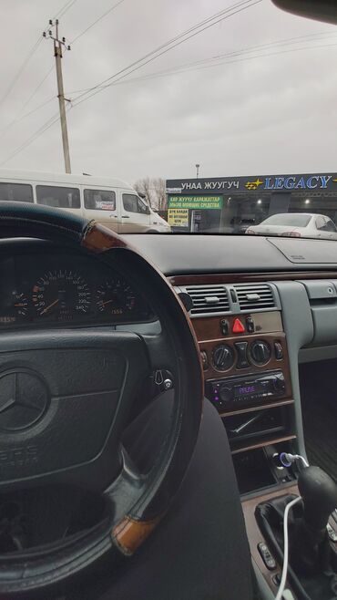 Mercedes-Benz: Mercedes-Benz E-Class: 1995 г., 2.3 л, Механика, Бензиновая, Седан — 2