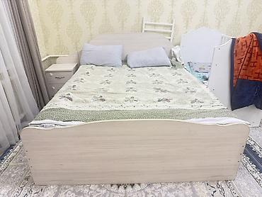140 280: Двуспальная кровать с прикроватной тумбой - Размер спального места — 1