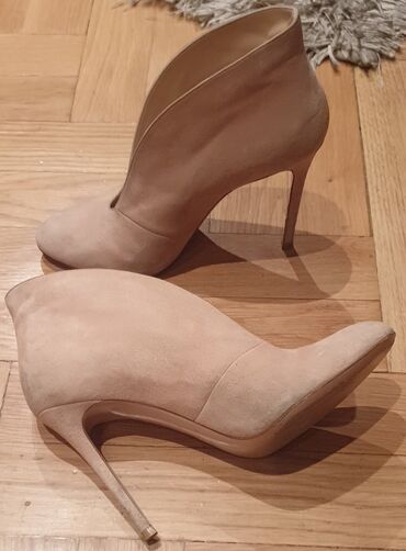 Salonke: Salonke, Balenciaga, 38 — 6