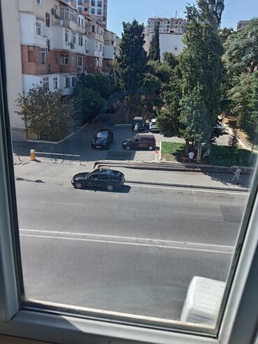 аренда 1 комнатной квартиры: Bu mənzil geniş və rahat yaşayış sahəsi təklif edir. Mənzildə mətbəx