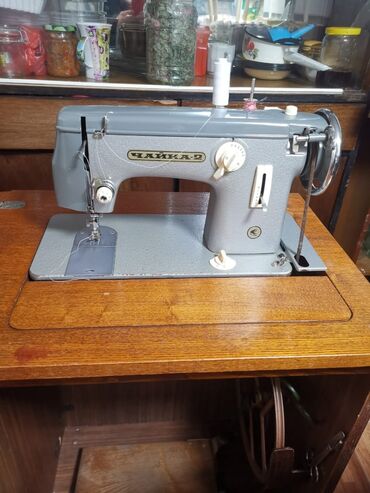 запчасти на швейную машинку: Швейная машина Оверлок, Швейно-вышивальная, Ручной