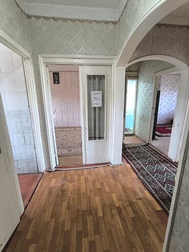 батир сатылат карабалта: 4 комнаты, 91 м², 105 серия, 4 этаж, Старый ремонт