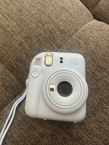не рабочем состоянии: Instax mini 12 Все хорошо работает меняли всего 3 картриджа почти