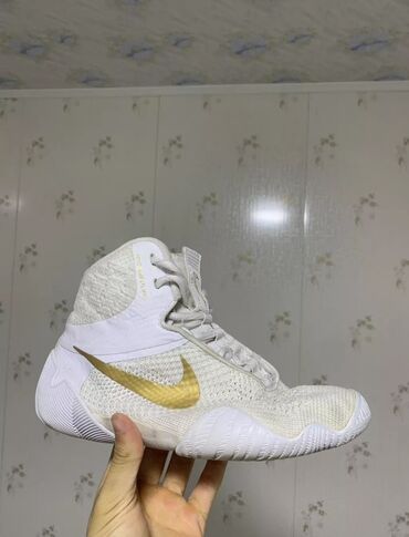 мужская обувь найк: Мужские кроссовки, 37.5, Nike, Б/у, цвет - Белый