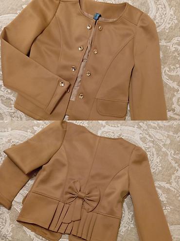 trapes salvar cins: - Qadın üçün elegant dəri rəngli jaket - Düz yaxalı (yuvarlaq) dizayn — 1