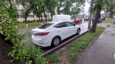 Hyundai Elantra: 2018 г., 2 л, Типтроник, Бензин, Седан