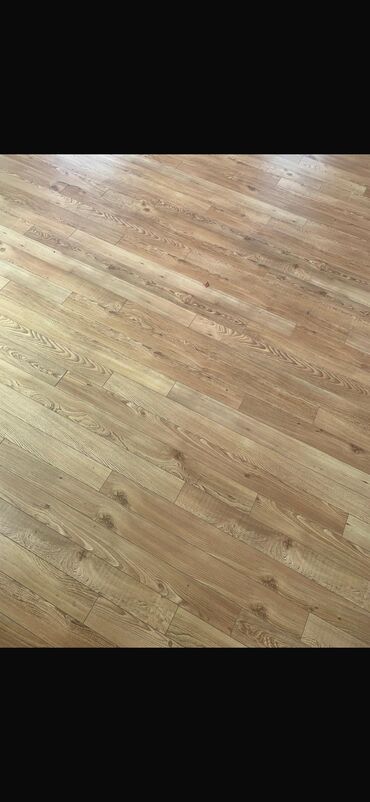 Digər tikinti materialları: Parket formasinda laminat, qalinligi 13 mm, 120 kv metrlikdir, cox