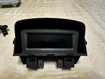авто магнитофон бу: Chevrolet Cruze sadə monitor — 2