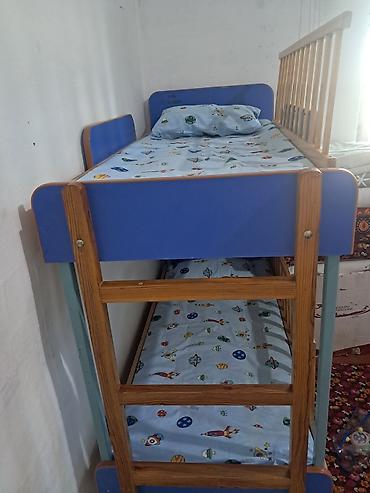 bunk bed: Детская двухъярусная кровать с бортиками и лестницей - Конструкция — 1