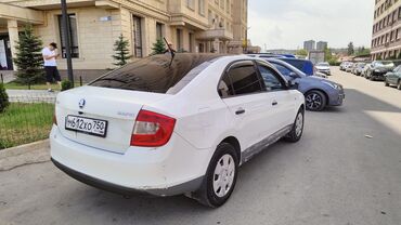 Skoda: Skoda Rapid: 2015 г., 1.6 л, Механика, Бензин, Седан