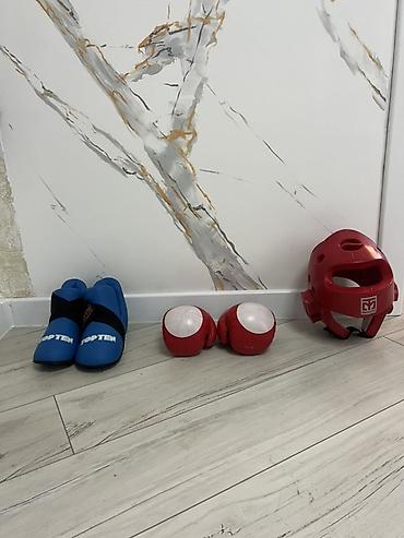 Перчатки: Комплект экипировки Taekwondo TOP TEN подростковые Состав: - Шлем — 1