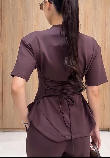 Kompleti: ✅Dvonodelni ženski komplet – top i pantalone
✅3200 — 1