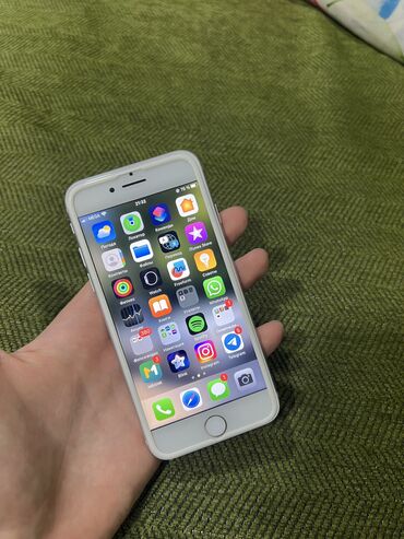 продам айфон 8 плюс: IPhone 8, Б/у, 64 ГБ, Белый, Защитное стекло, Кабель, 100 %