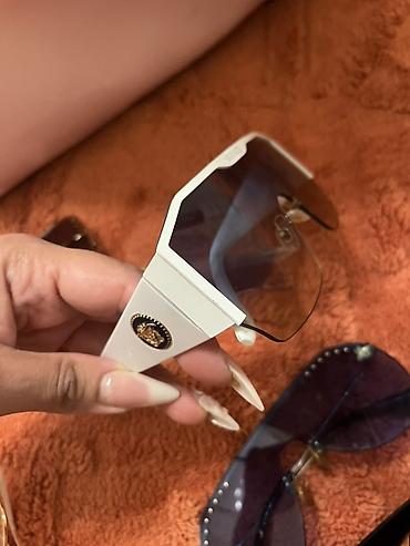 xonca bezekleri: Versace gün eynəkləri – qalın çərçivəsiz qalxan (shield) dizayn - — 9