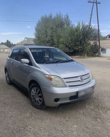 срочно продам авто в связи с переездом: Toyota ist: 2003 г., 1.3 л, Автомат, Бензин, Хетчбек