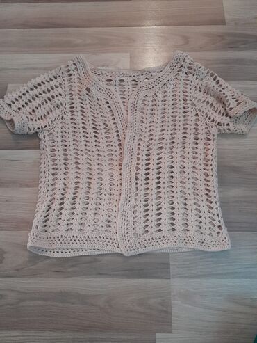 Dəstlər, kostyumlar: Hər biri 5 azn. xs s, l razmer var 1) Zolaqlı kardiqan - Rəng: yaşıl — 10