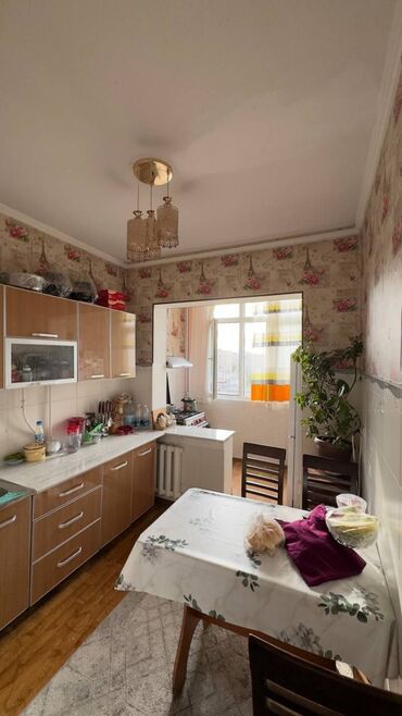 1 комнатная квартира 8 мкр: 3 комнаты, 64 м², 106 серия, 9 этаж, Косметический ремонт